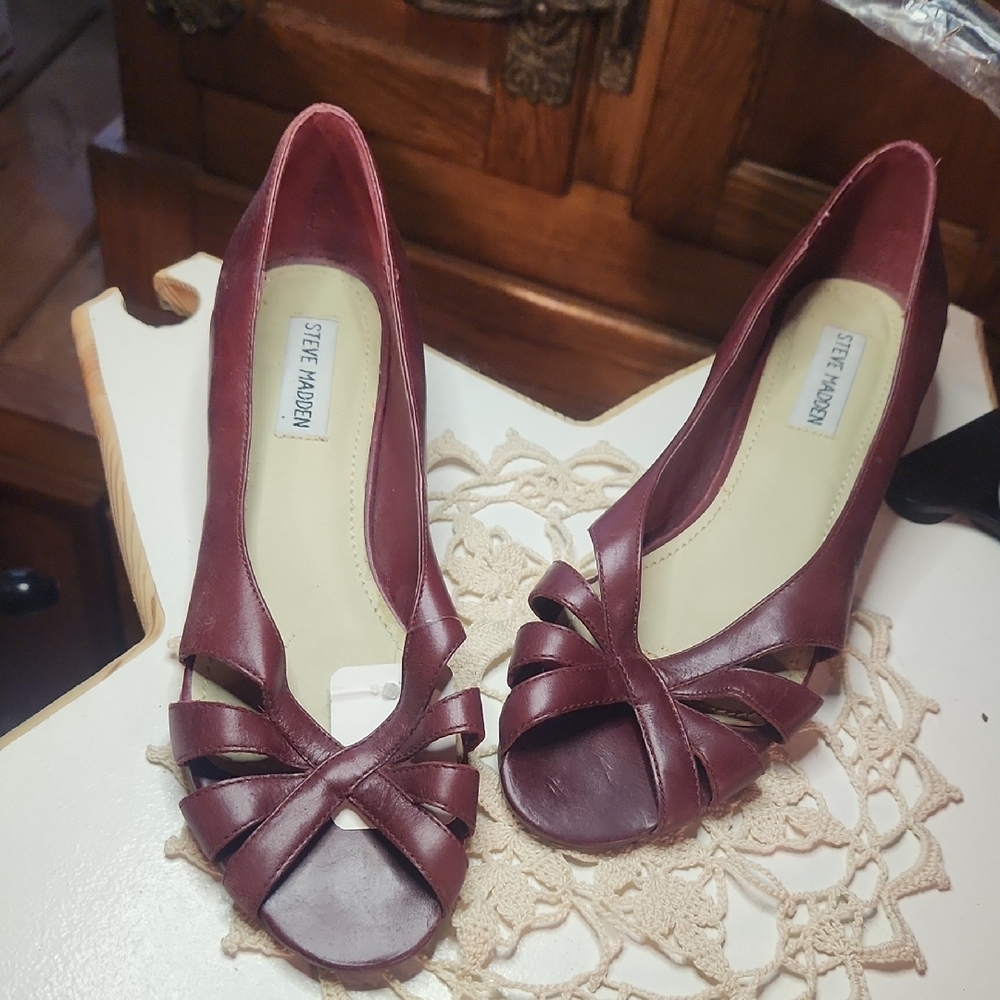 Steve Madden Women's Burgundy Peep Toe Flats